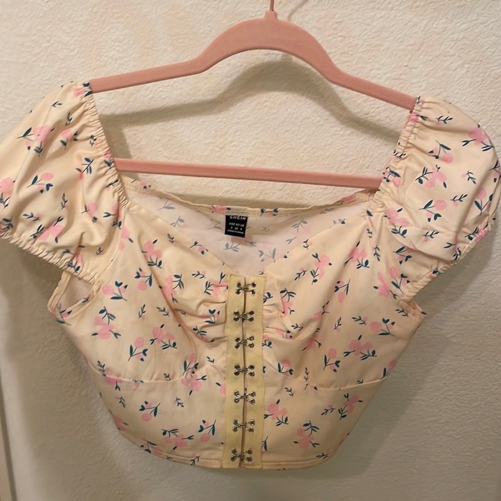 Super cute and trendy top! Perfect for a fun night with the girls!